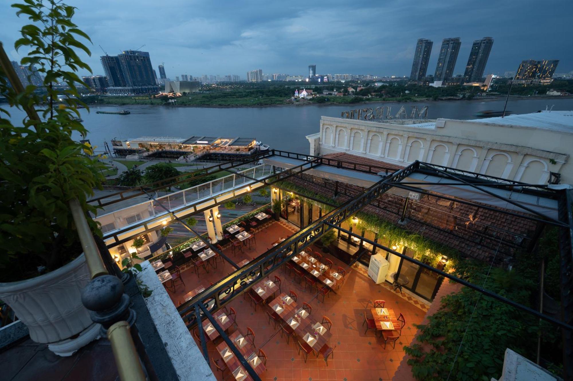 Khách sạn Majestic Saigon 5*