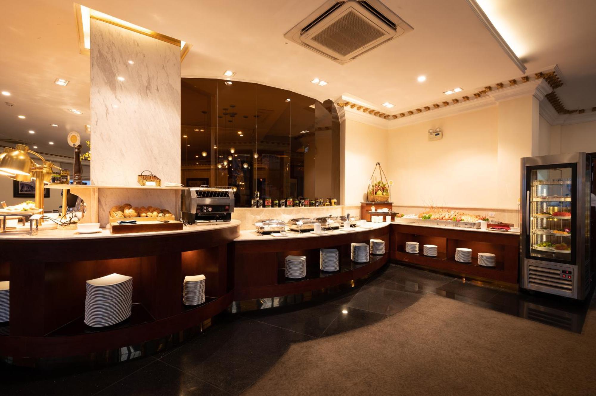 Khách sạn Majestic Saigon 5*